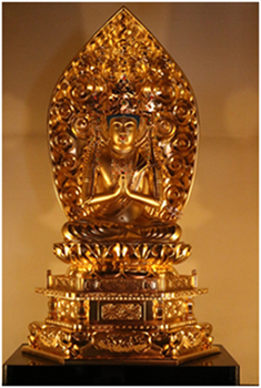 本堂の仏様願成寺三尊